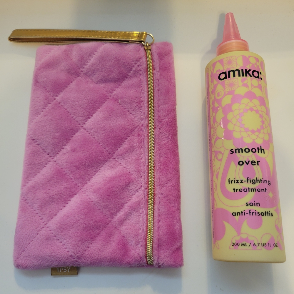 Amika Frizz-Fighting Treatment with Pink and Gold Pouch